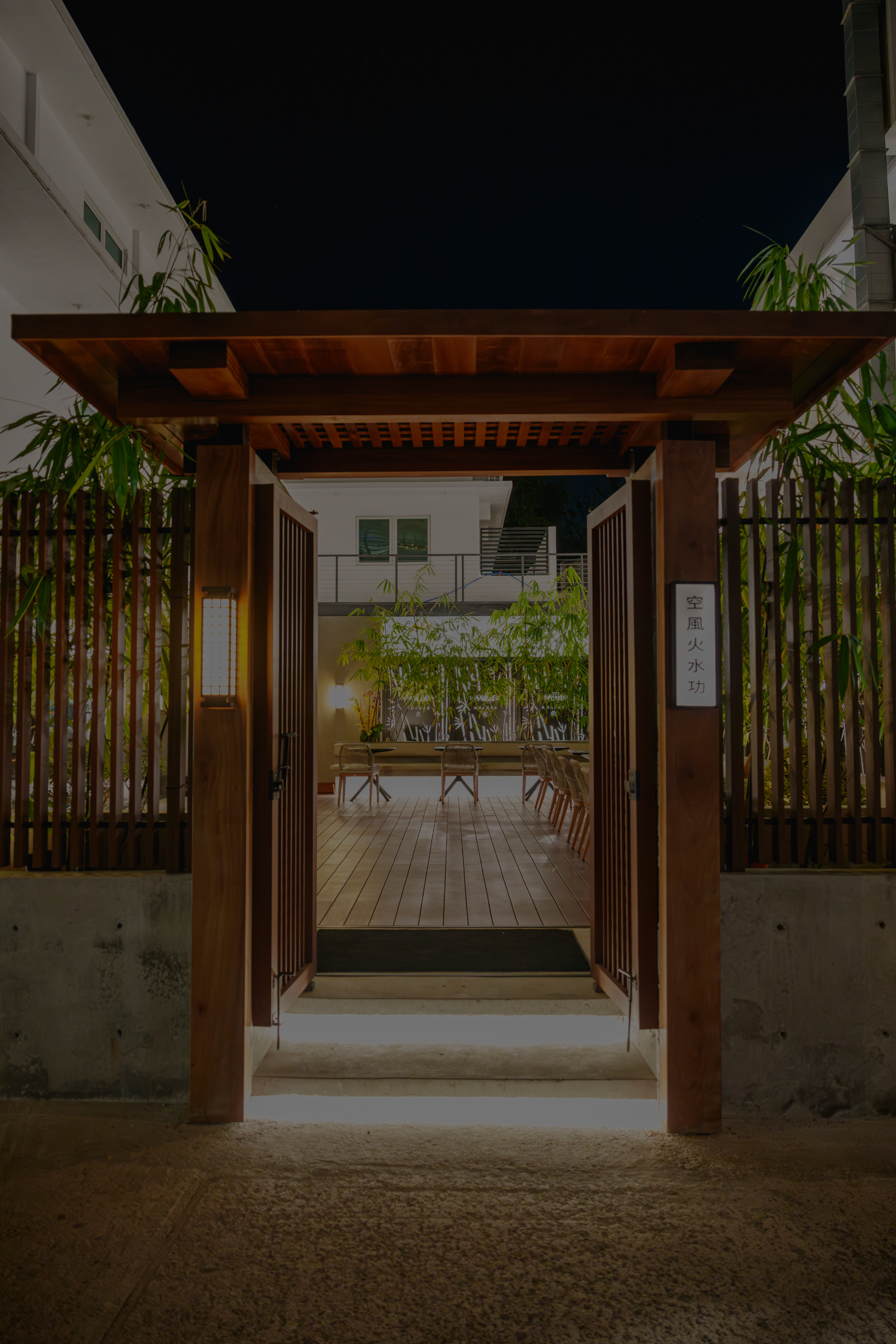 Entrada al jardín zen de GODAI by Sakana